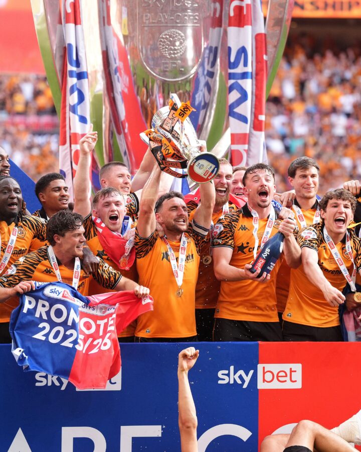 Hull City celebrate promotion to the Premier League