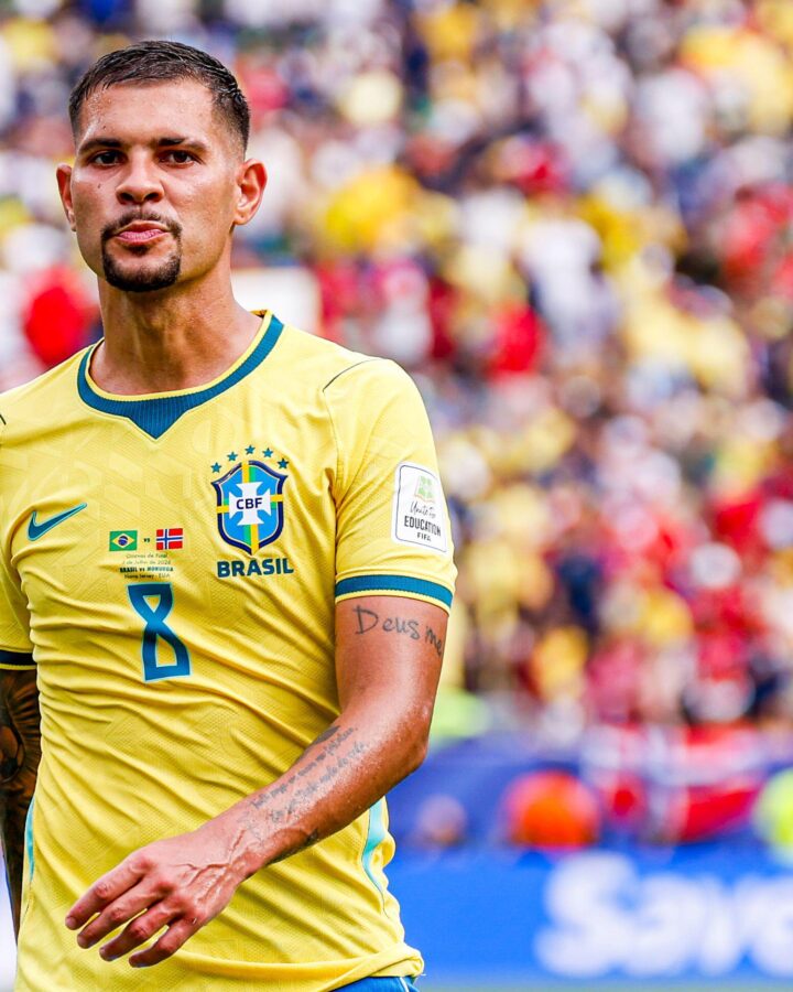 3F02B8J East Rutherford, New Jersey, USA. 05th July, 2026. Bruno Guimaraes of Brazil looks on during the FIFA World Cup 2026 Round of 16 match between Brazil and Norway at New York New Jersey Stadium on July 5, 2026 in East Rutherford, United States. (Credit: Marcel ter Bals/MTB-Photo/Alamy Live News) Credit: MTB Photo/Alamy Live News
